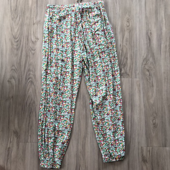 Olivaceous Summer Floral Joggers - Picture 4 of 4